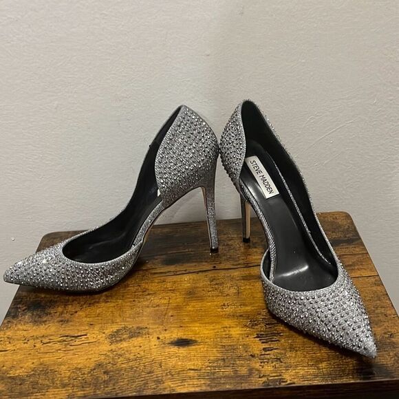 Steve Madden silver sparkles and shimmery rhinestones pointed toe stilettos. Siz - Picture 9 of 12